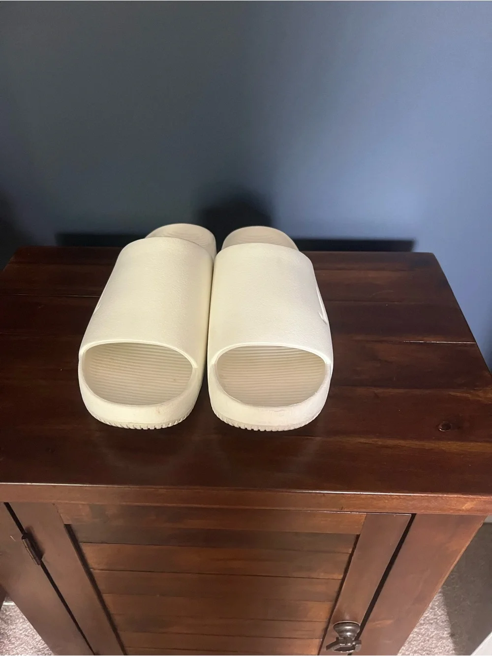 Women’s Nike White Calm Slide Sandles- size 10